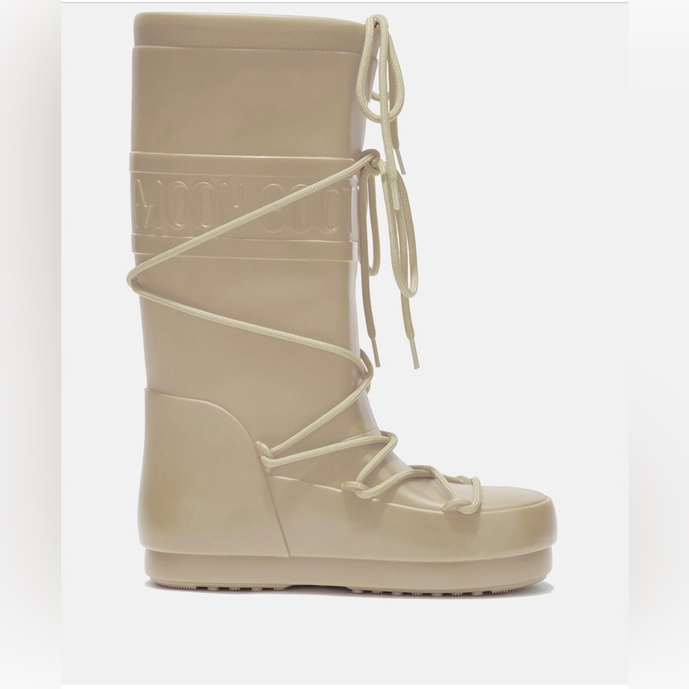 CREAM MOON BOOTS RAIN BOOTS SIZE 37/38 NWT